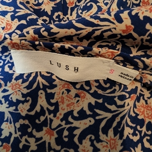 Lightweight Flowy Peekaboo Back   Drop Tail Boho Print Sleeveless Blouse  Small - Picture 4 of 5